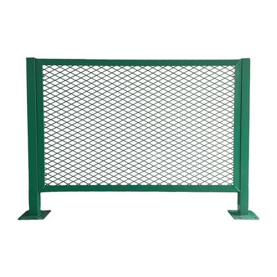 Straight Barrier Galvanized Metal Fence Anti Dazzle Metal Mesh Fence For Highway