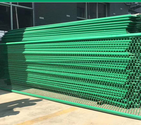 Roadway Safety Galvanized Powder Coated Anti-Glare Barbed Wire Fence For Highways