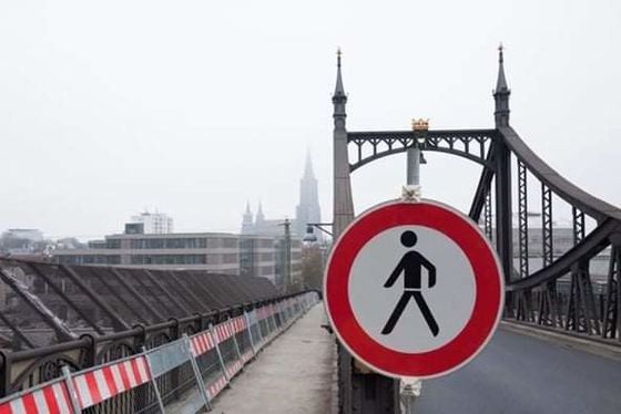 Reflective Tape 10cm-25cm Essential Road Safety Signs and Posts for Customized Size