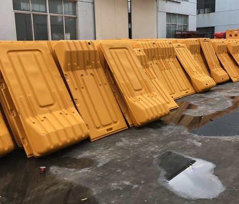 Outdoor Security Water Filled Crash Barrier With PE Material And Durable Construction