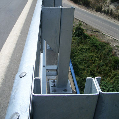 Custom Color Galvanized W Beam Guardrail Traffic Barrier for Outdoor Security and Sale