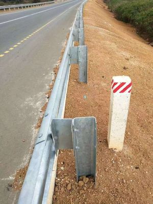 Q235 Q345 Roadway Safety Highway Guardrail in with CE/BV/ISO Certificates
