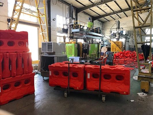 Roadway Safety Water Barrier Made Of PE Plastic For Traffic Management On Highways