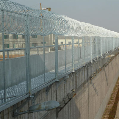 Customized Outdoor Barbed Wire Fence Roll with Galvanized/PVC Coated Wire and Handle