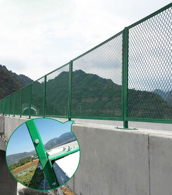 Outdoor Galvanized Barbed Wire Fence with Double Twisted Design and Wooden Spool
