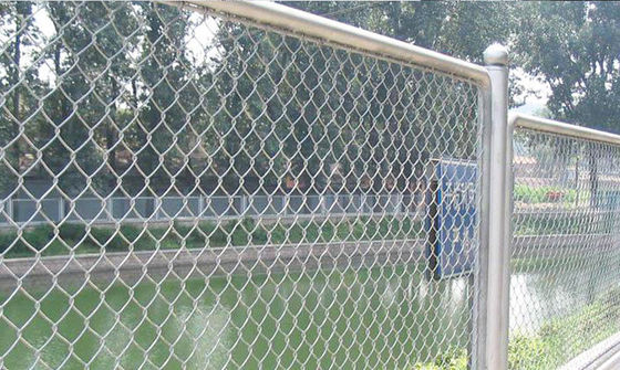 Outdoor Security Galvanized Coated Mesh Fence Barbed Wire Fence With Crowd Control Barrier