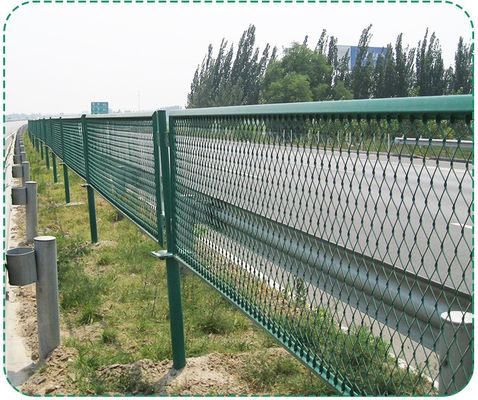 Anti Glare Traffic Barrier Barbed Wire Fence Mesh For Highways Made Of Stainless Steel