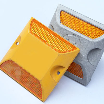 Yellow Square Solar Ground Light Road Stud Made of Casting Aluminum Alloy Plastic