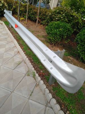 Customized Size Galvanised Steel Fishtail Terminal End for Roadway Safety Performance