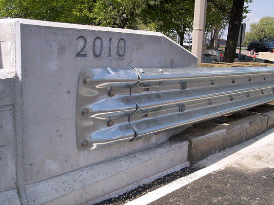 Highway Safety Standard Size W Beam Guardrail with Hot Galvanized Cold Rolled Technology