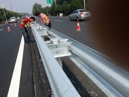 Straight Barrier Galvanized Steel Round Post for Traffic Security and Protection