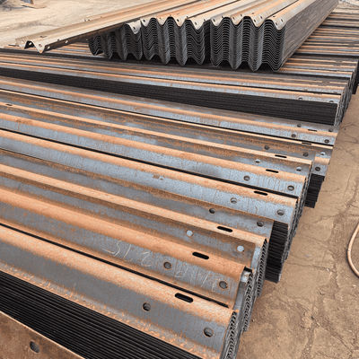 ISO Certified Silver Highway Guardrail with Hot Galvanized and Cold Rolled Technology