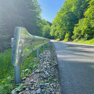 Galvanized Highway Guardrail with Curved W Beam and Hot Galvanized cold Rolled Technology