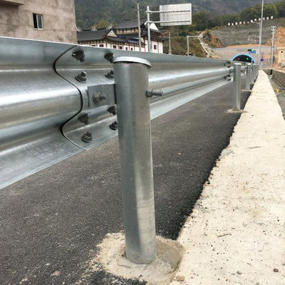 CE/BV/ISO Certified Safety Q235B Q345B Steel Highway Guardrail for Roadway Protection