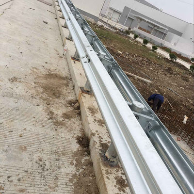 CE/BV/ISO Certified Safety Q235B Q345B Steel Highway Guardrail for Roadway Protection