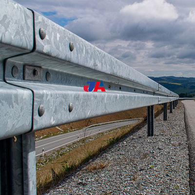 Hot Dippe Galvanized Thire Beam Highway Guardrail with Steel SKT Terminal End Exported to Africa