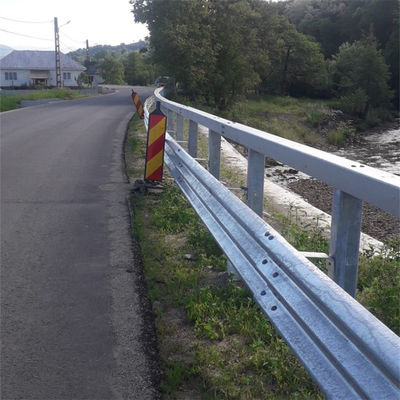 Three Wave Steel Highway Guardrail with Customized Size and Hot Galvanized Technology