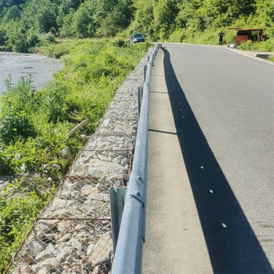 ISO 9001/14001/18001 Certified Q235 Q345 W-Beam Highway Guardrail for Traffic Safety