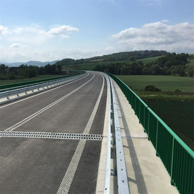 Hot Galvanized and Cold Rolled Technology AASHTO M-180 Standard Highway Safety Guardrail