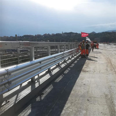 Customized Zinc Coating Thrie Beam Highway Guardrail with and Enhanced Safety Features
