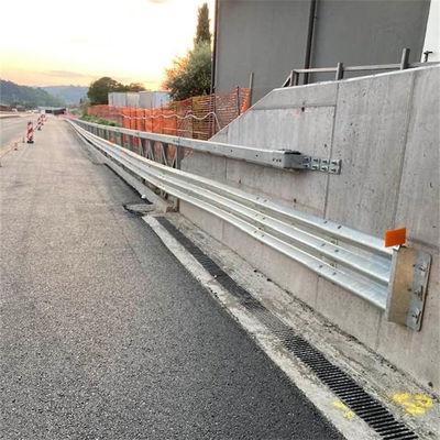 Customized Zinc Coating Thrie Beam Highway Guardrail with and Enhanced Safety Features