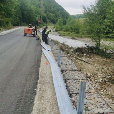 European Standard Galvanized Steel Road Fence for Highway Guardrail Customization